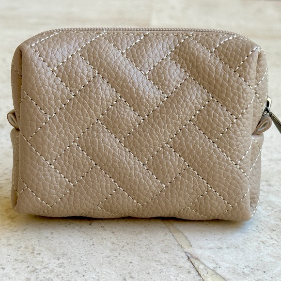 Lug Choo Choo Mini Classic VL Pill Organizer Box (Sand) NWOT - Picture 2 of 4